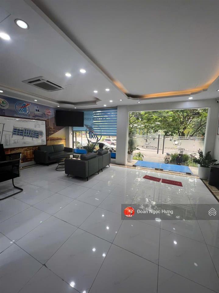 Cho thuê t1  2 lk khu đô thị tp giao lưu  phạm văn đồng 120m2/sàn, mt 7m. thông sàn. giá 33tr
