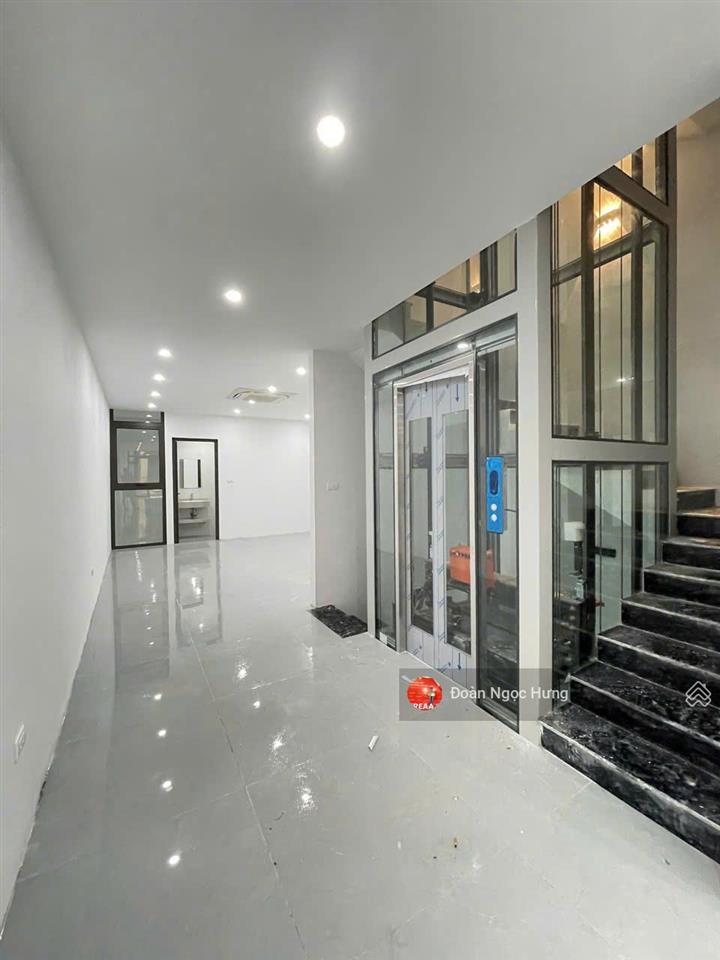 Cho thuê nhà đường tố hữu, trung văn, dt 120m, mt 6m, 5 tầng thông sàn thang máy điều hòa, giá 35tr
