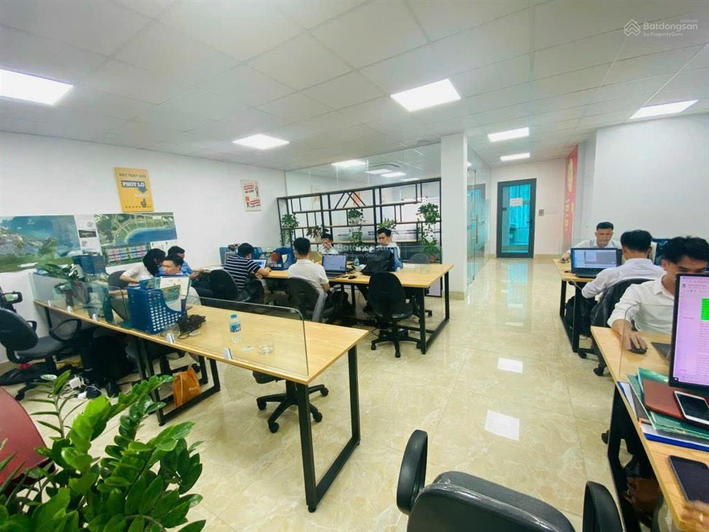 Cho thuê nhà phạm văn đồng, thành phố giao lưu. dt 120m2, 6 tầng 1 hầm, thông sàn, thang máy, 65tr