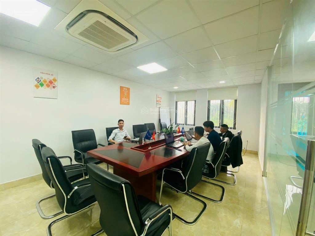 Cho thuê nhà phạm văn đồng, thành phố giao lưu. dt 120m2, 6 tầng 1 hầm, thông sàn, thang máy, 65tr