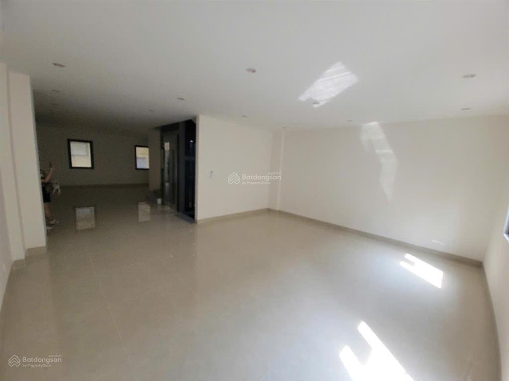 Cho thuê nhà liền kề nguyễn xiển, thanh xuân, dt 90m2, 6 tầng, mt 5,5m. nhà mới, thang máy, 45tr