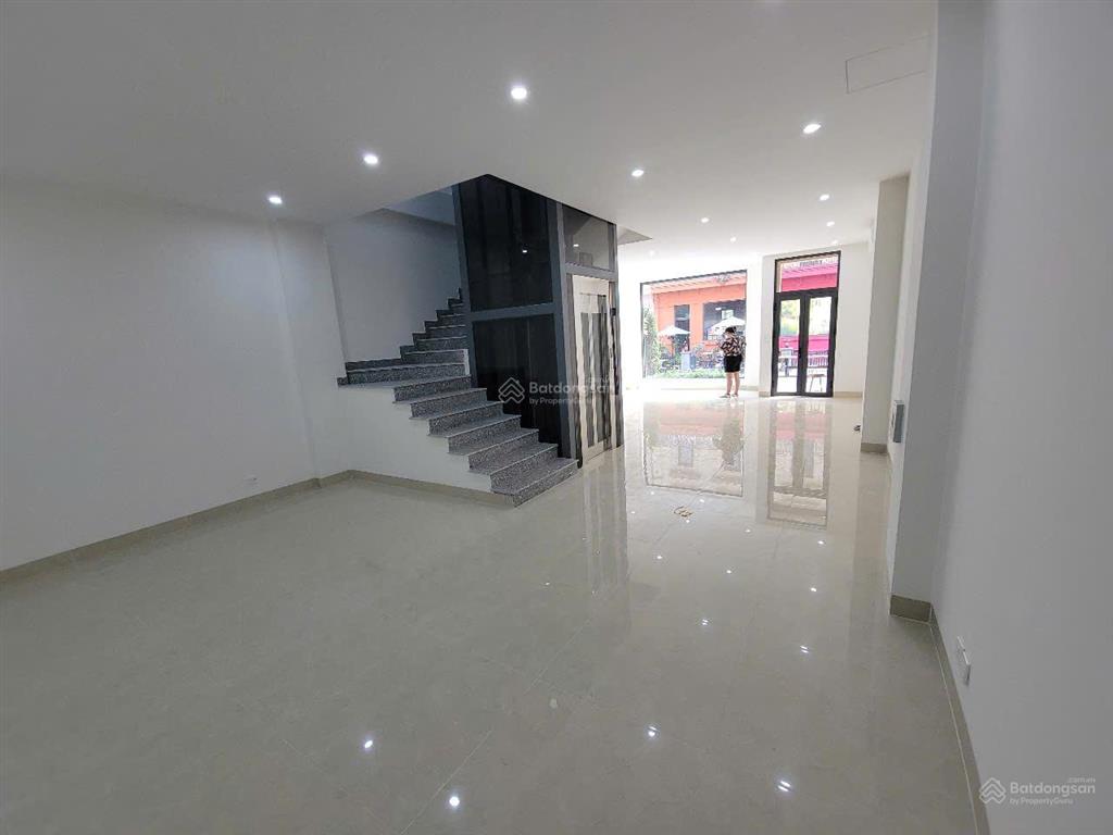 Cho thuê nhà liền kề nguyễn xiển, thanh xuân, dt 90m2, 6 tầng, mt 5,5m. nhà mới, thang máy, 45tr