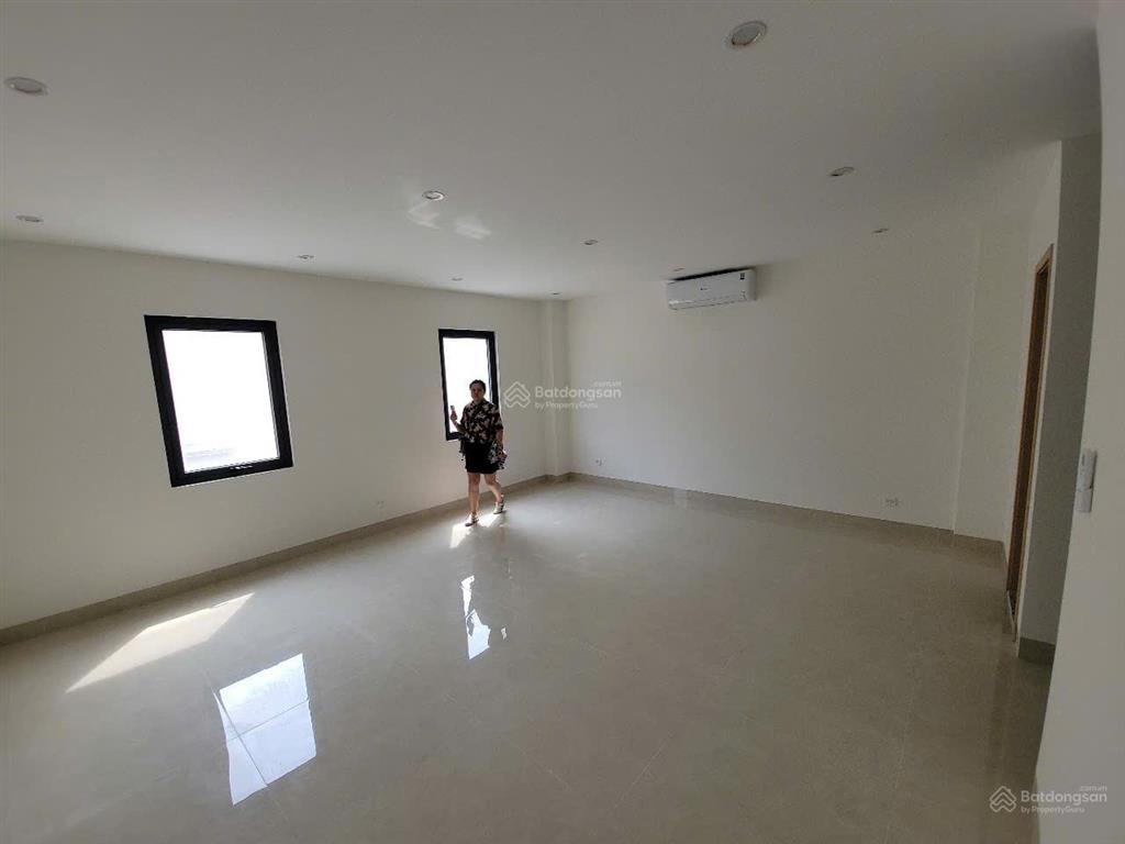 Cho thuê nhà liền kề nguyễn xiển, thanh xuân, dt 90m2, 6 tầng, mt 5,5m. nhà mới, thang máy, 45tr