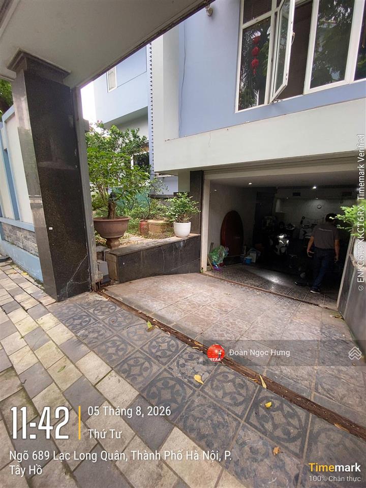 Cho thuê biệt thự lạc long quân, kđt vườn đào, tây hồ. dt 250m2, 3 tầng 1 hầm 1 tum, full đồ, 125tr