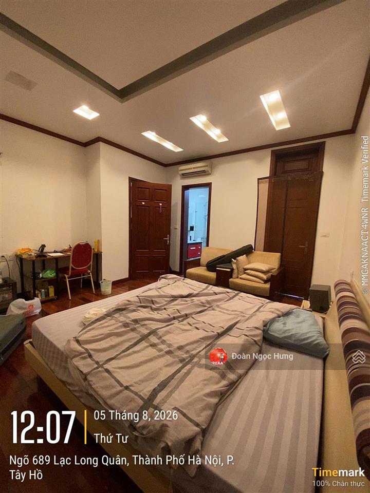 Cho thuê biệt thự lạc long quân, kđt vườn đào, tây hồ. dt 250m2, 3 tầng 1 hầm 1 tum, full đồ, 125tr