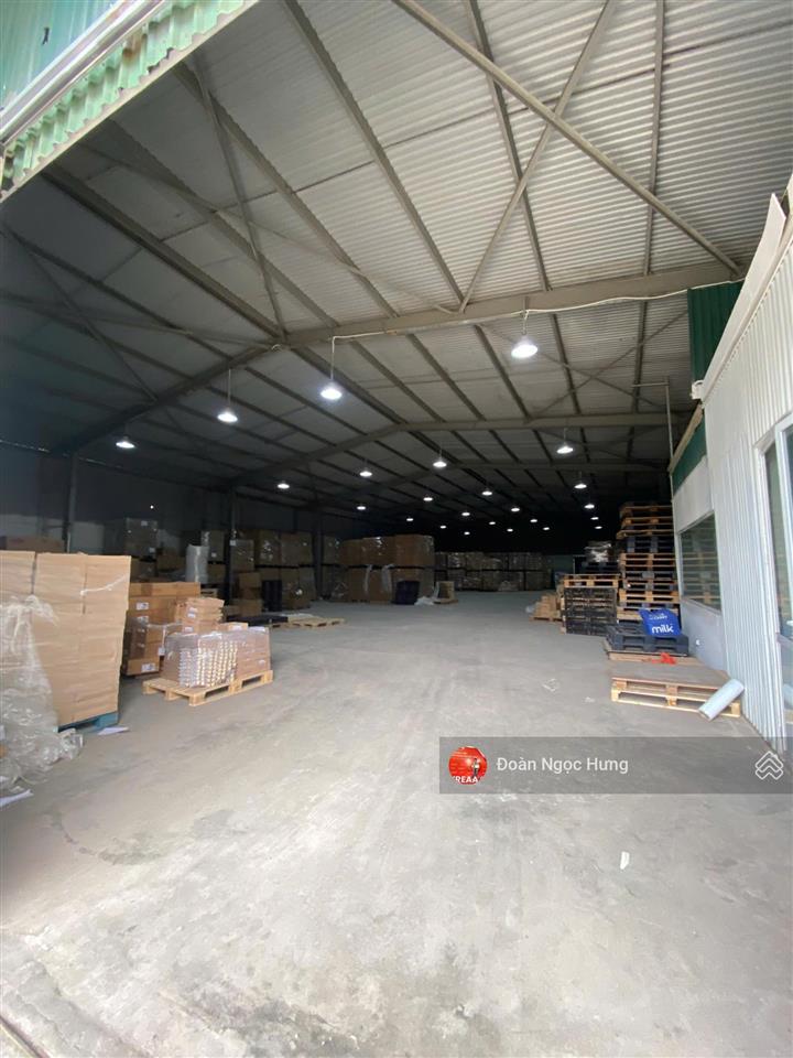 Cho thuê kho xưởng đường 32, gần nhổn, đh công nghiệp, dt 900m2, xe công vào, xuất vat, khung zamil