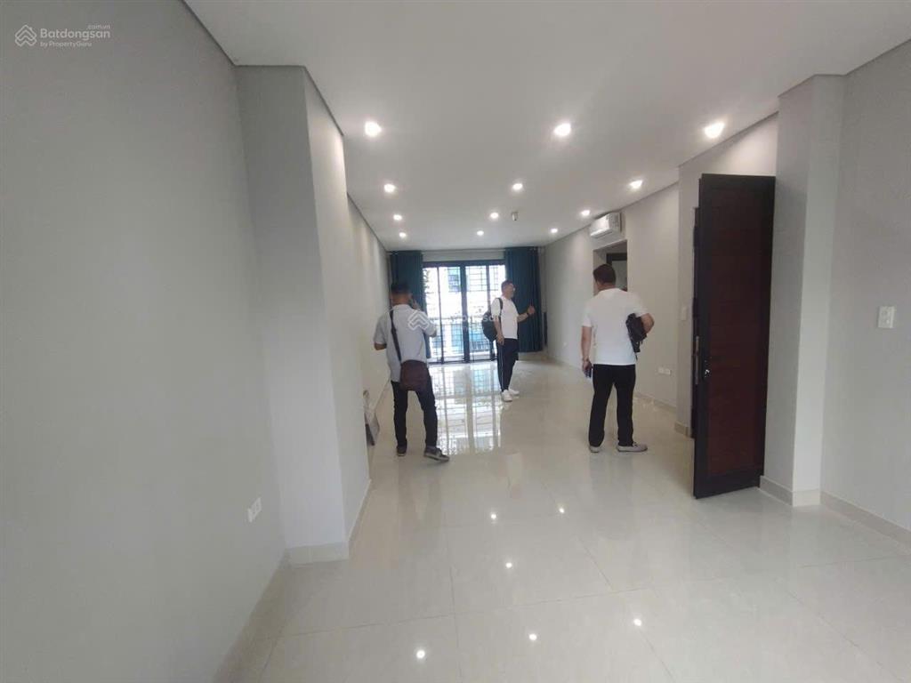 Cho thuê nhà riêng hoàng quốc việt, gần khu ngoại giao đoàn, dt 100m2, 6 tầng, thang máy, giá 55tr