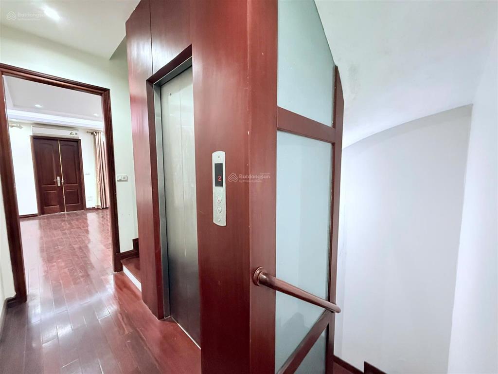 Cho thuê nhà lạc long quân, tây hồ, cạnh bờ hồ, 2 con rồng, dt 100m2 5 tầng thang máy, full đồ 40tr