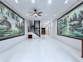 Cho thuê nhà lạc long quân, tây hồ, cạnh bờ hồ, 2 con rồng, dt 100m2 5 tầng thang máy, full đồ 40tr