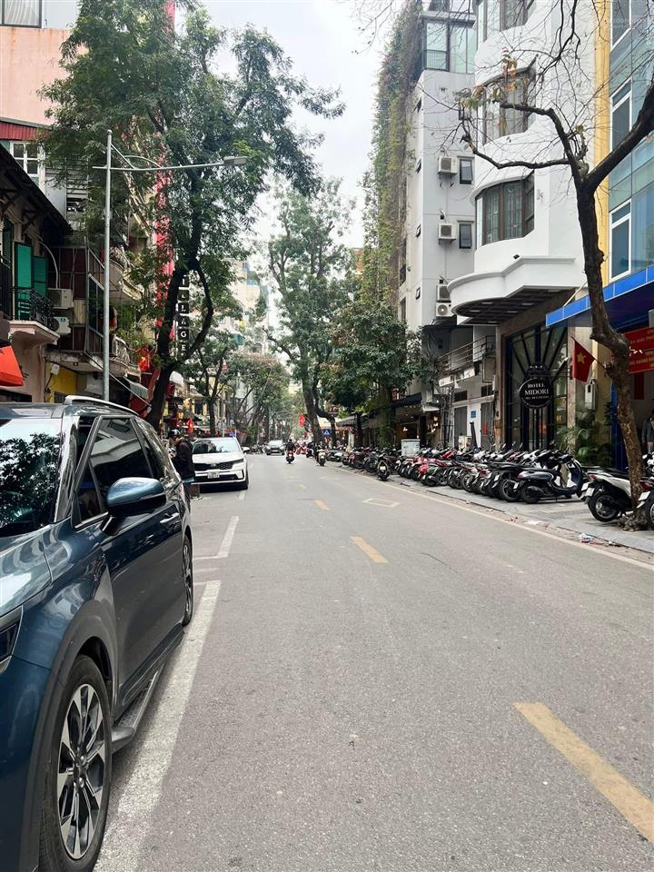 Toà nhà khu cầu giấy phân lô  ô tô tránh chạy vòng quanh  vỉa hè rộng kinh doanh  lô góc thiết