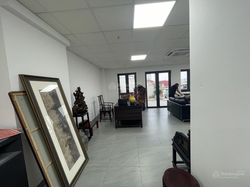 Toà nhà khu cầu giấy phân lô  ô tô tránh chạy vòng quanh  vỉa hè rộng kinh doanh  lô góc thiết