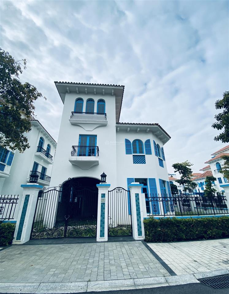 Biệt thự đơn lập sun feria hạ long. dt 393m xây 3 tầng. giá cần bán. đón sóng bđs 2026, mua là lãi
