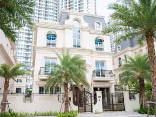 Duy nhất 1 căn dinh thự ngắm du thuyền đẹp nhất hạ long. giá tốt nhất thị trường