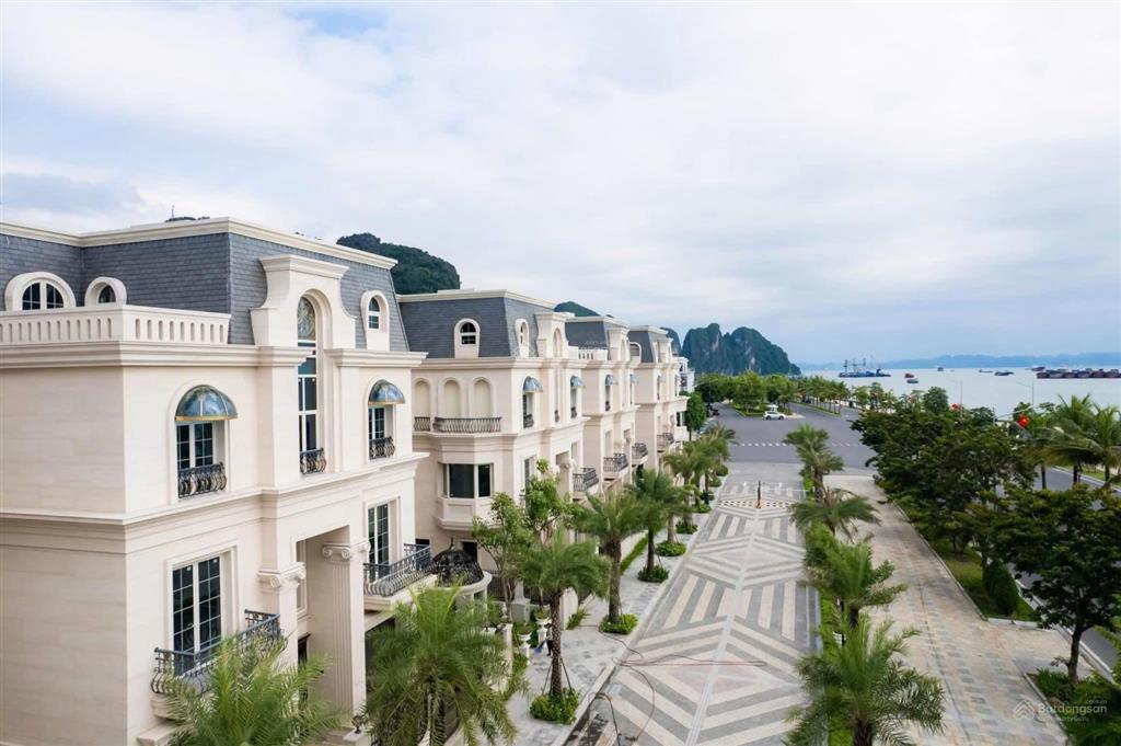 Duy nhất 1 căn dinh thự ngắm du thuyền đẹp nhất hạ long. giá tốt nhất thị trường