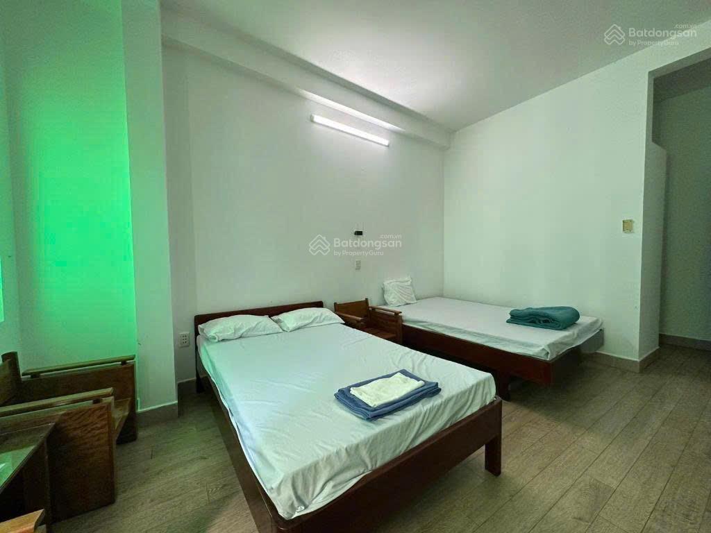 Khách sạn 14 phòng gần biển nguyễn tất thành dòng tiền 40tr/th chỉ 13ty5 tỷ ngang hơn 6m
