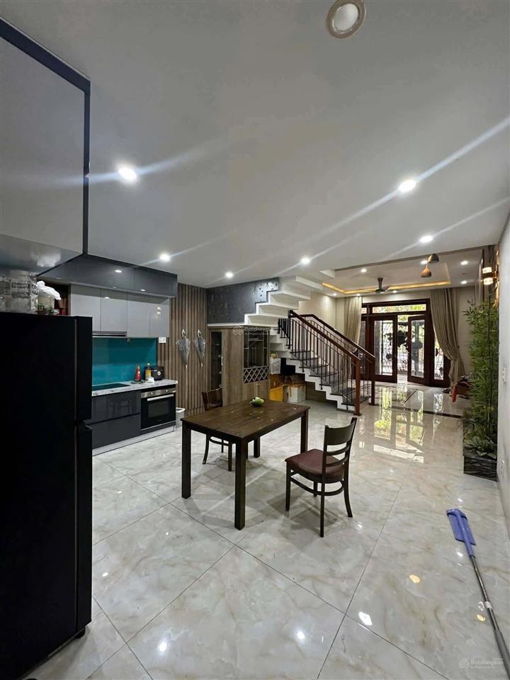Cho thuê nhà 3 tầng mt nguyễn khoa chiêm  gần nguyễn hữu thọ