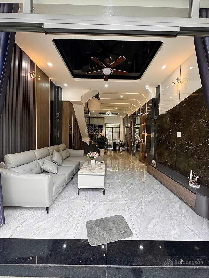 Giảm sốc hơn 1 tỷ  căn góc đẹp  nhà mới xây  sổ sẵn  4 tầng  83m2 thổ cư! giá 6,4 tỷ!