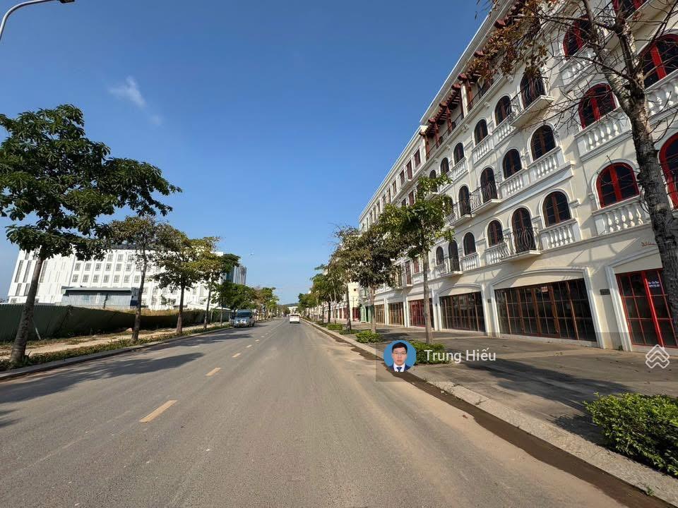Cần bán nhà liền kề sun grand city new an thới trục đường lớn l3 rộng 20,5m căn đối diện chung cư