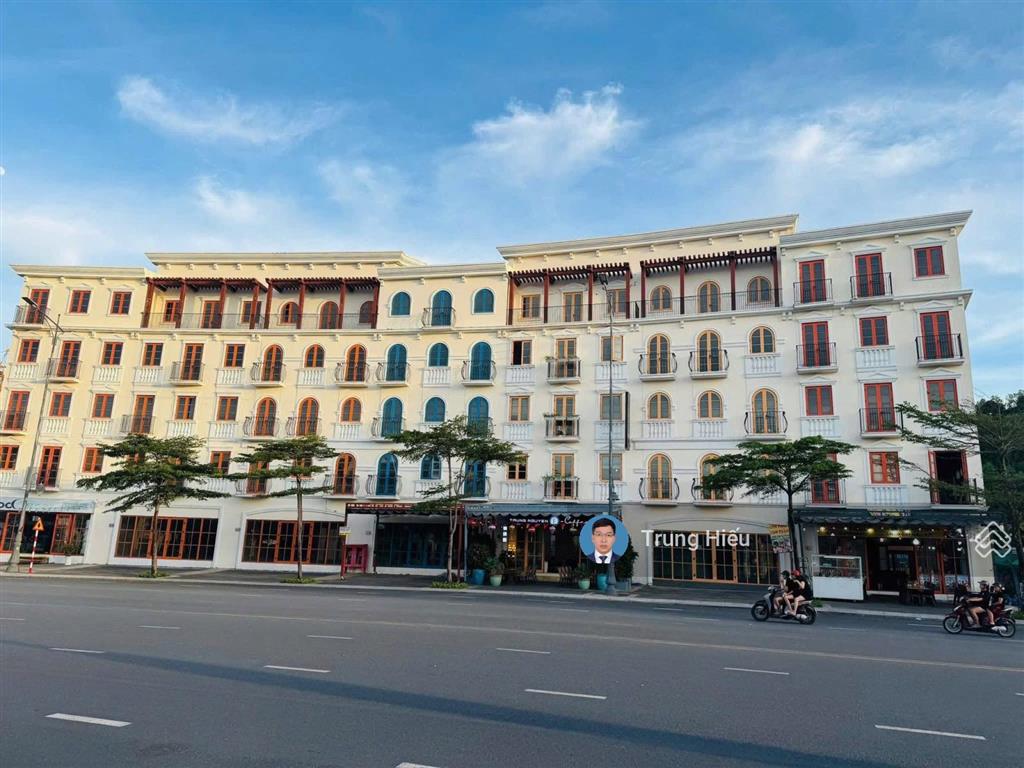 Cần chuyển nhượng nhà căn shophouse dự án sun grand city new an thới  phú quốc. đường 36m