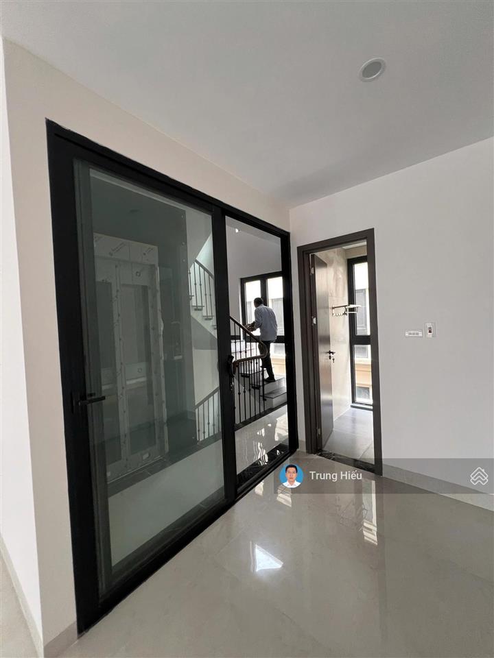 Cần cho thuê nhà hoàn thiện 5 tầng vinhomes global gate  cổ loa. sẵn vào ngay.