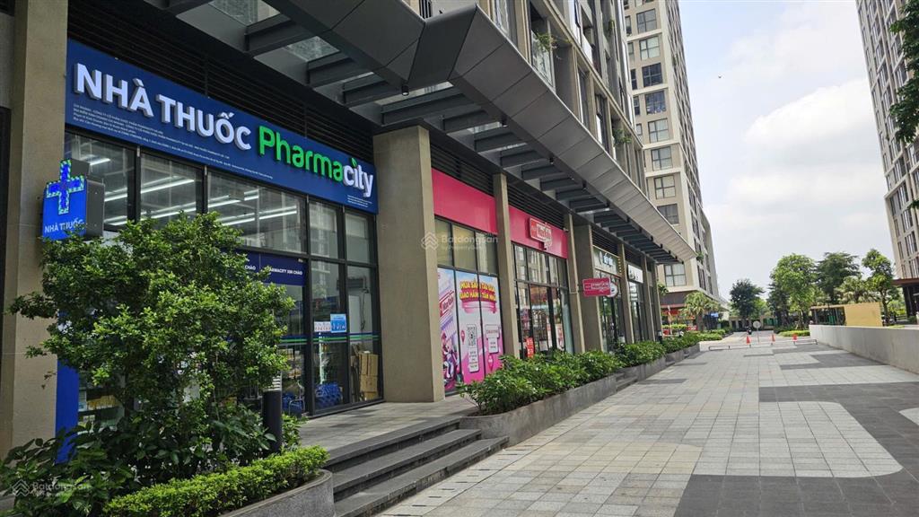 Shop 8 tỷ dt cho thuê 25tr. sổ đỏ
