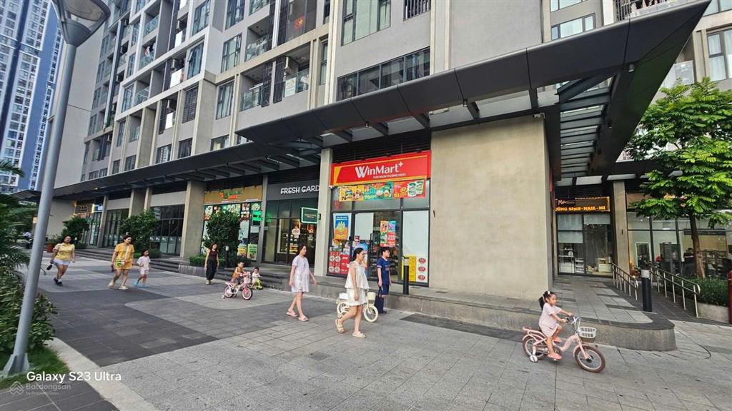 Shop 8 tỷ dt cho thuê 25tr. sổ đỏ