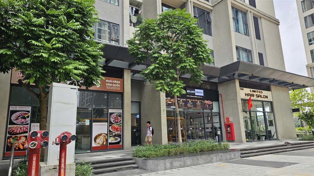 Shop 8 tỷ dt cho thuê 25tr. sổ đỏ