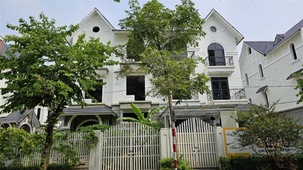 Biệt thự 240m2 cho thuê lâu dài. đã hoàn thiện
