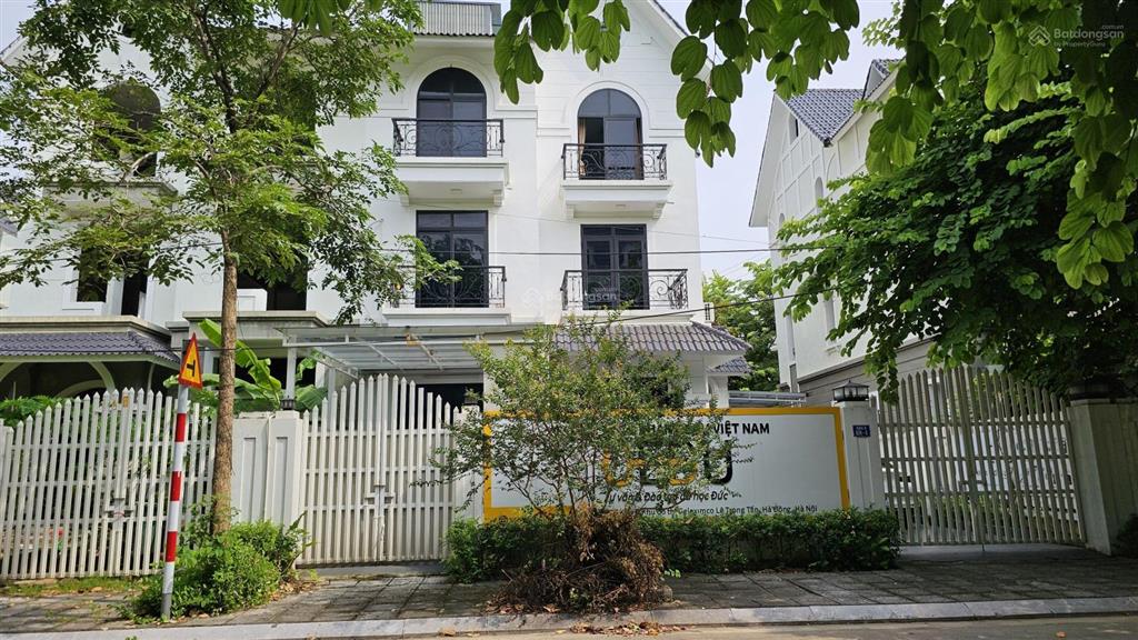Bán shophouse geleximco  lê trọng tấn. dt 240m2