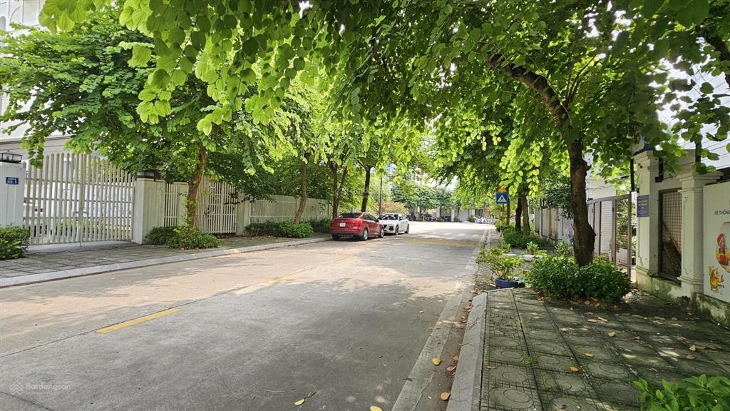 Bán shophouse geleximco  lê trọng tấn. dt 240m2