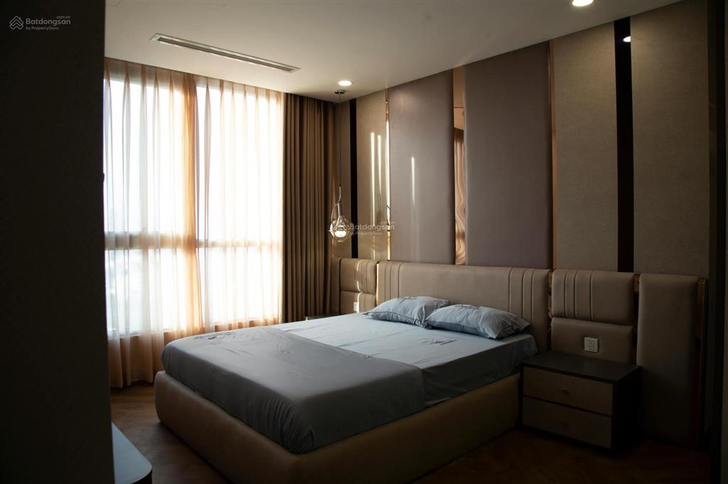 137 nguyễn ngọc vũ  bán căn hộ chung cư 3 phòng ngủ chỉ hơn 5 tỷ.  0967 401 *** nam