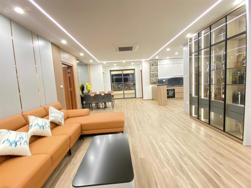 Chủ nhà gửi bán căn hộ 139m2 3 ngủ 2wc sky city 88 láng hạ full đồ cao cấp, căn góc 2 ban công