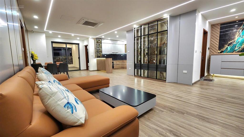 Chủ nhà gửi bán căn hộ 139m2 3 ngủ 2wc sky city 88 láng hạ full đồ cao cấp, căn góc 2 ban công