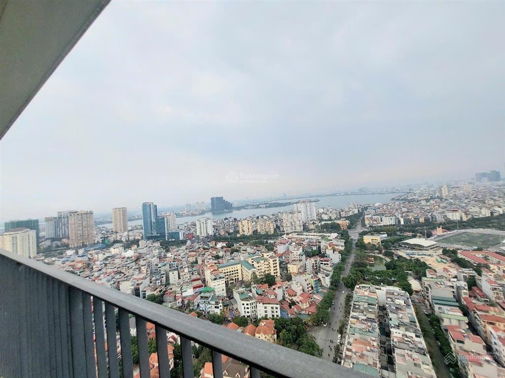 Chính chủ cần bán căn 03 102m2 3 ngủ 2wc toà centro view đn  đb trực diện hồ tây xem nhà 24/7