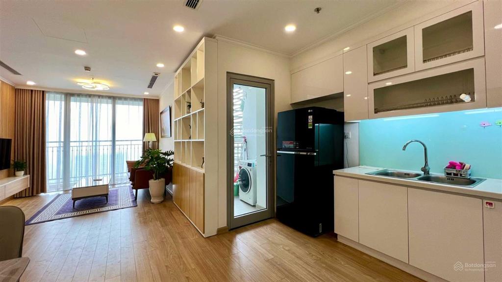 Chủ nhà gửi bán căn vinhomes metropolis 55,5m2 1 ngủ ban công đn view hồ giảng võ full đồ cao cấp