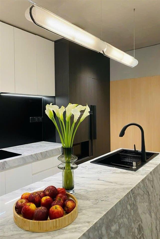 Nhà bán đường yên thế, khu sân bay, p2, tân bình, dt 4,35x17,3m, 1 lầu, 3 ph, giá chỉ 11,99 tỷ.