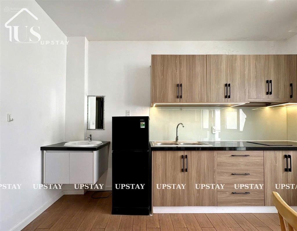 Căn hộ/phòng cho thuê 40m2 ban công đầy đủ nội thất trên đường bến vân đồn quận 4 gần cầu ông lãnh