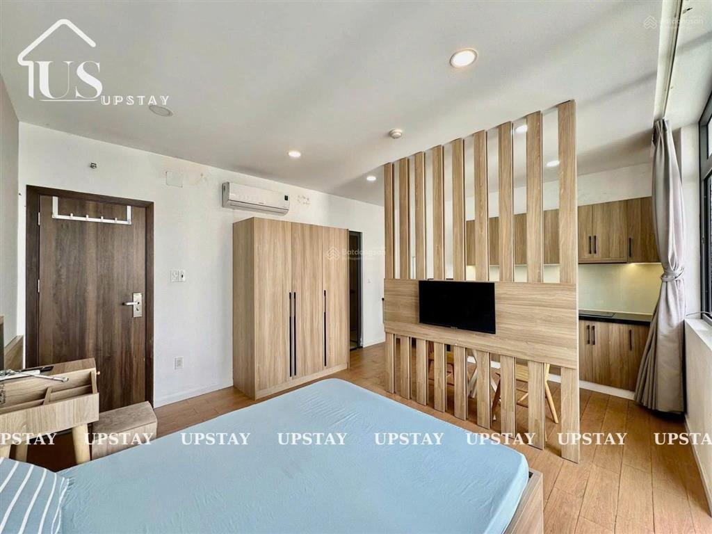 Căn hộ/phòng cho thuê 40m2 ban công đầy đủ nội thất trên đường bến vân đồn quận 4 gần cầu ông lãnh