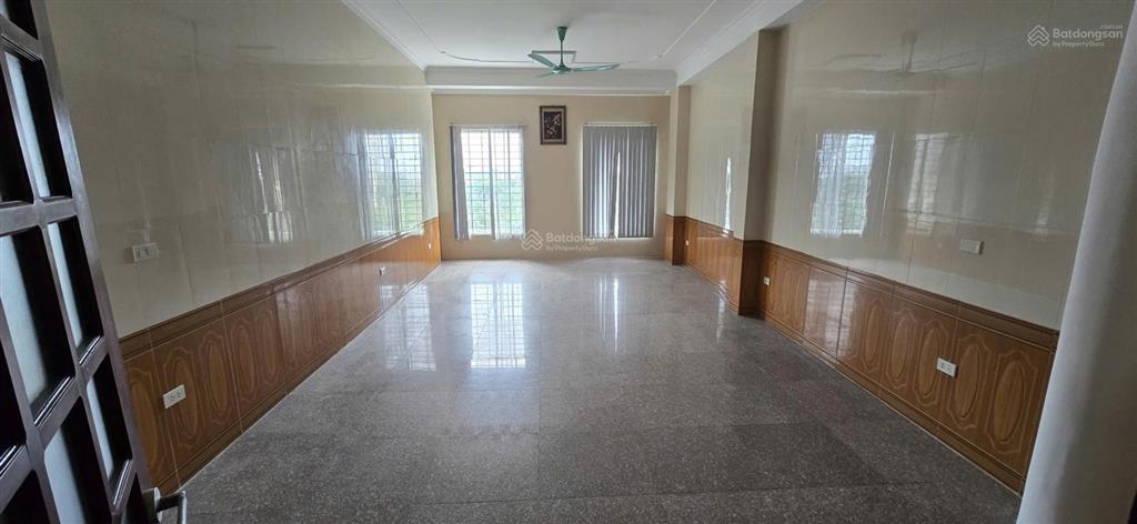 Cho thuê nhà mp trần vỹ, 60m2, 7 tầng, mt 5.5m, vp, kd, đào tạo, 45