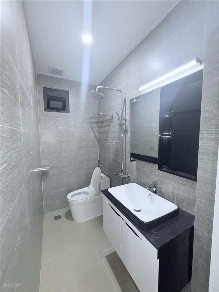 Cho thuê nhà trần quốc hoàn, 65m2, 7 tầng, mt 5m, thang máy  45tr
