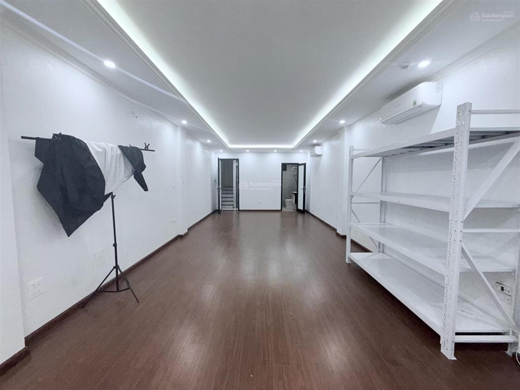 Cho thuê nhà trần quốc hoàn, 65m2, 7 tầng, mt 5m, thang máy  45tr