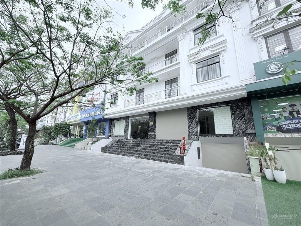 Cho thuê nhà phạm văn đồng, 260m2, 6 tầng, mt 16m, thang máy, pccc, 140tr