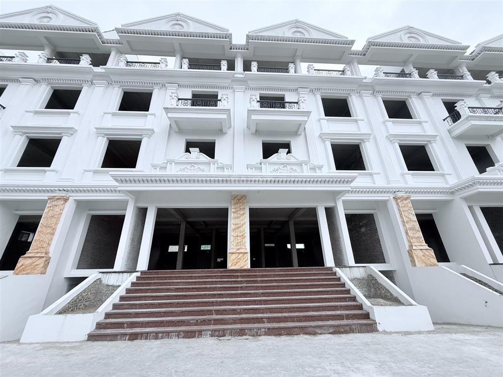 Cho thuê nhà phạm văn đồng, 260m2, 6 tầng, mt 16m, thang máy, pccc, 140tr