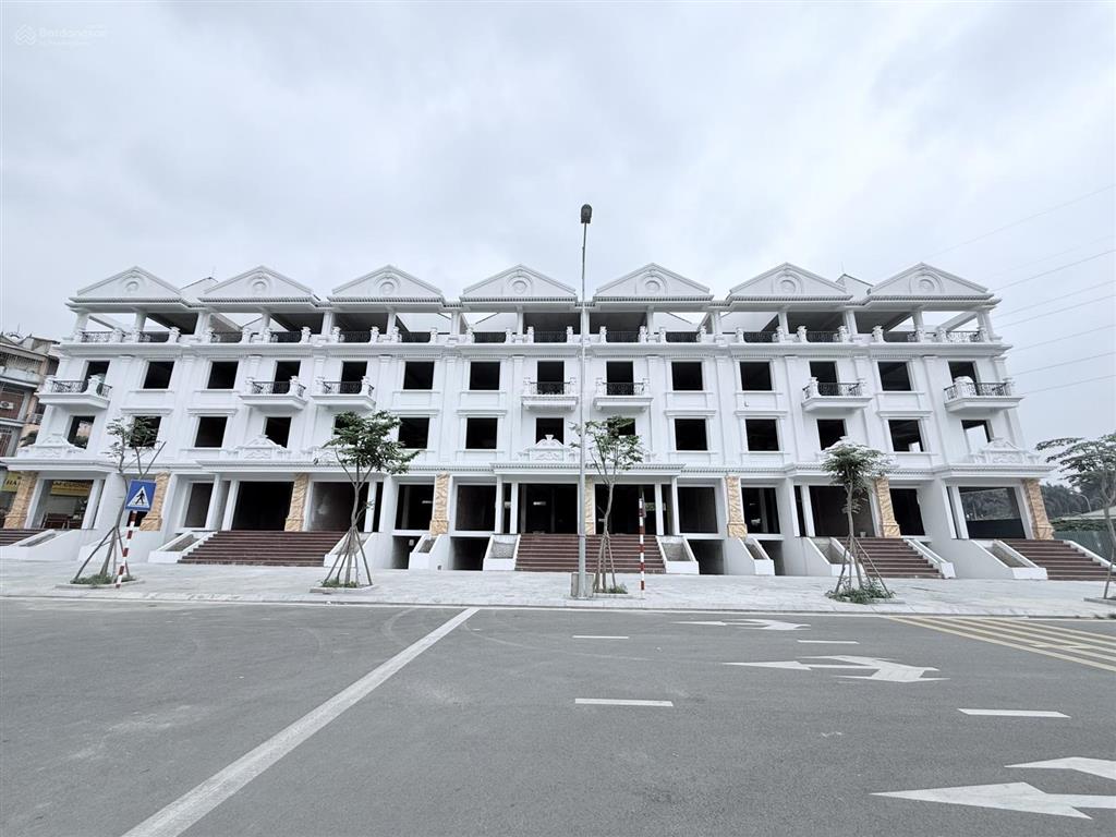 Cho thuê nhà phạm văn đồng, 260m2, 6 tầng, mt 16m, thang máy, pccc, 140tr