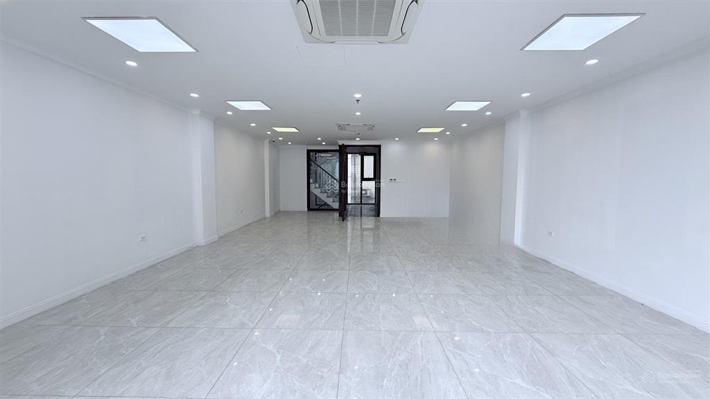Cho thuê mp nguyễn hoàng, 100m2, 10 tầng, mt 6m, thông sàn, thang máy, 100tr