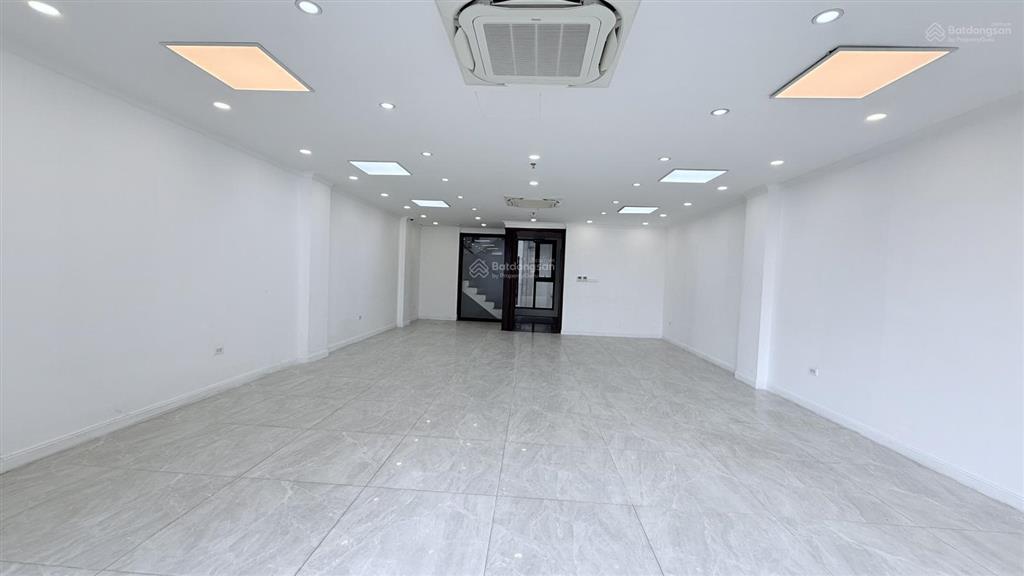 Cho thuê mp nguyễn hoàng, 100m2, 10 tầng, mt 6m, thông sàn, thang máy, 100tr