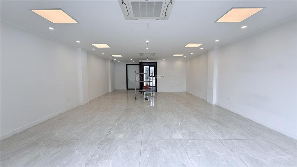 Cho thuê mp nguyễn hoàng, 100m2, 10 tầng, mt 6m, thông sàn, thang máy, 100tr