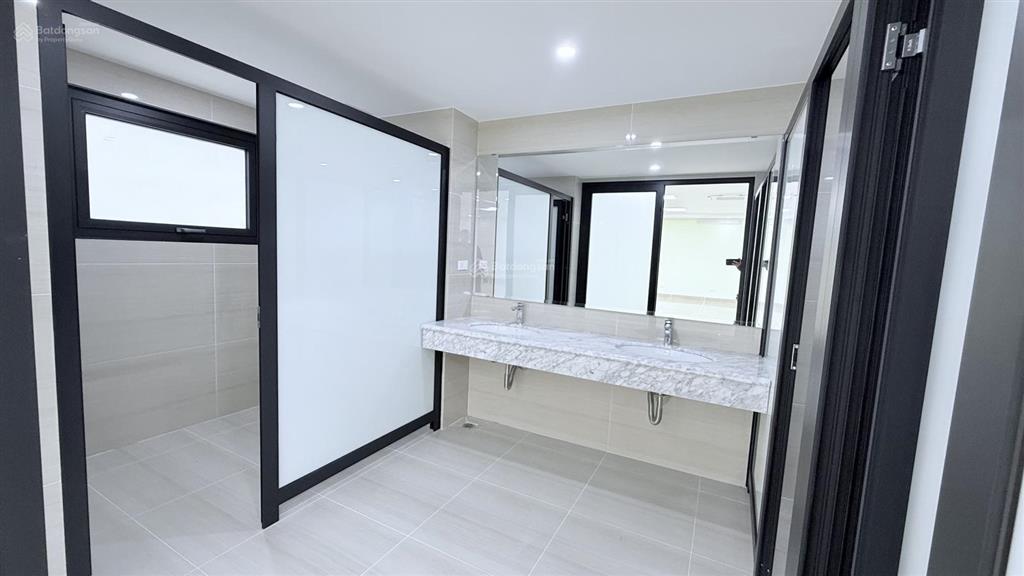 Cho thuê mp nguyễn thị định, 220m2, 10 tầng, mt 12m, thông sàn, thang máy, nhà mới