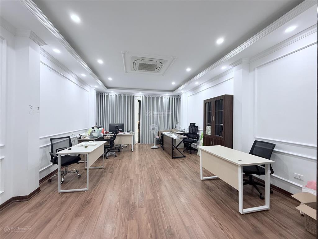 Cho thuê nhà trần quốc hoàn, 55m2, 6 tầng, mt 5m, thông sàn, thang máy, 33tr
