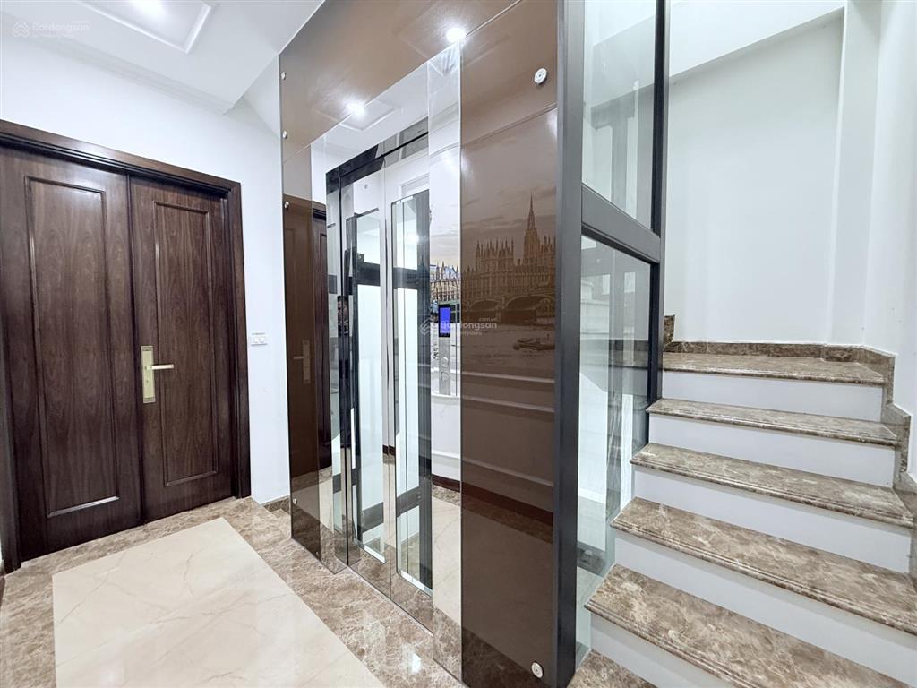 Cho thuê nhà trần quốc hoàn, 55m2, 6 tầng, mt 5m, thông sàn, thang máy, 33tr